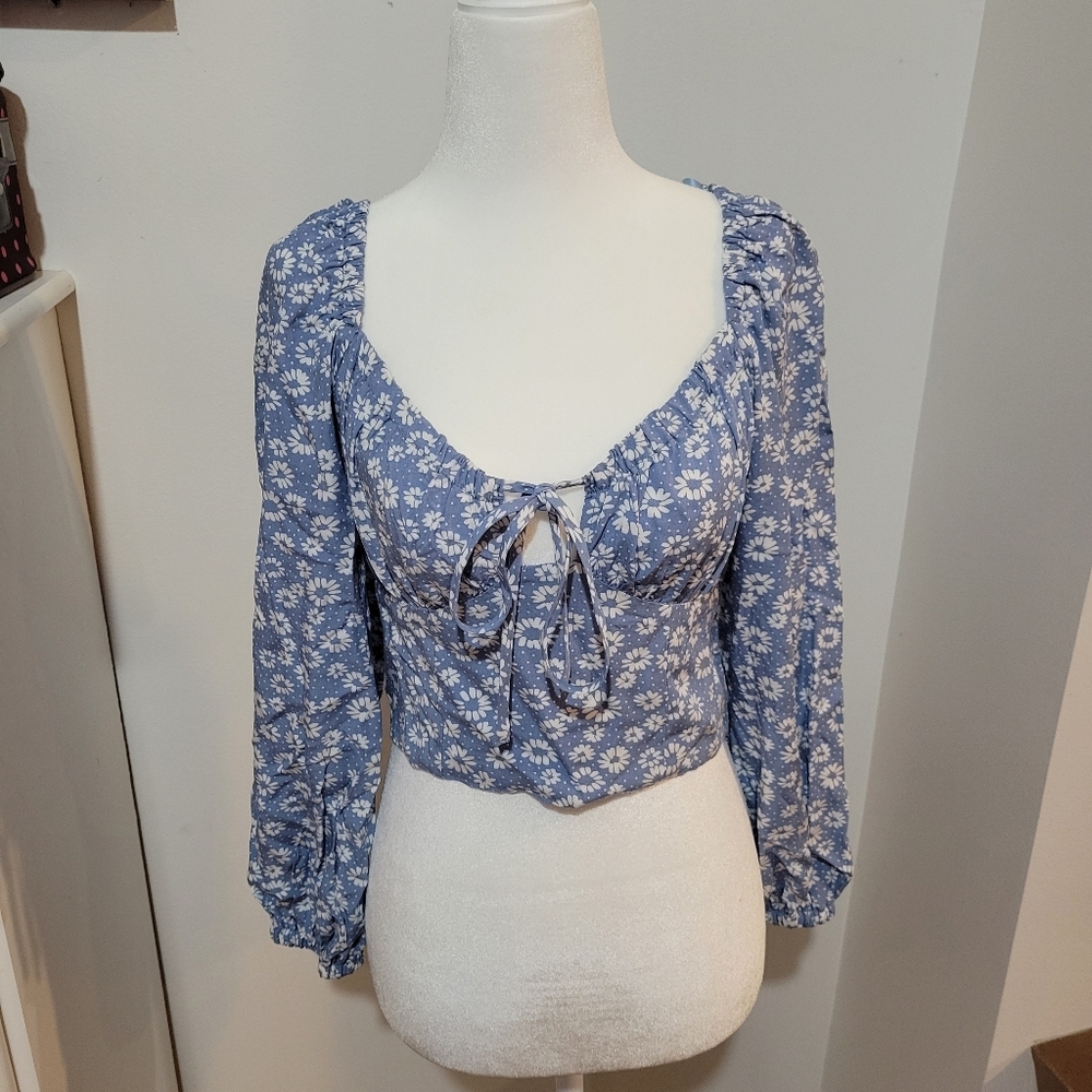 NWT Wild Fable Blue And White Floral Puff Sleeve Feminine Crop Top | Small